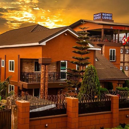 Homey Lodge Кумаси Экстерьер фото