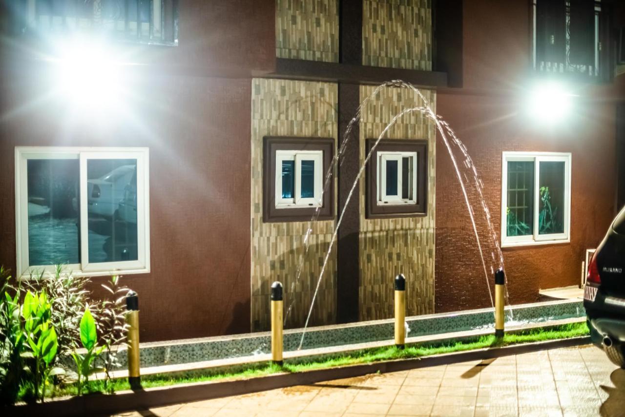 Homey Lodge Кумаси Экстерьер фото