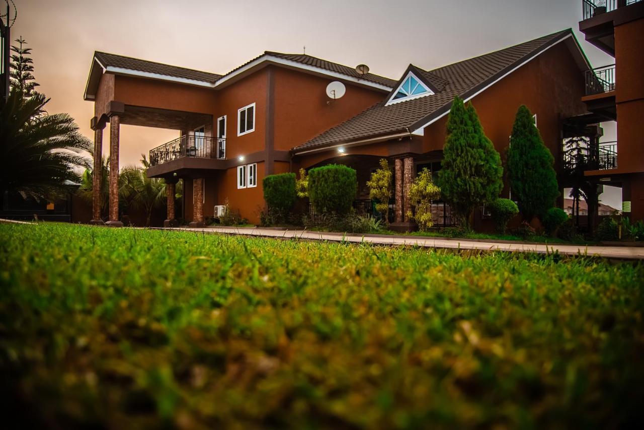 Homey Lodge Кумаси Экстерьер фото