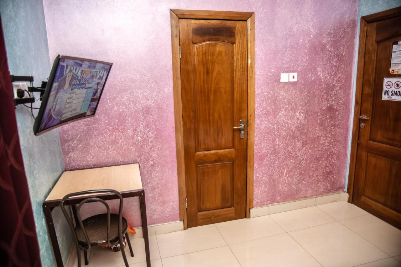 Homey Lodge Кумаси Экстерьер фото