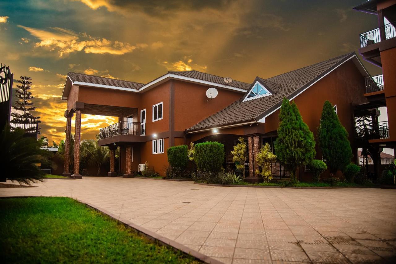 Homey Lodge Кумаси Экстерьер фото