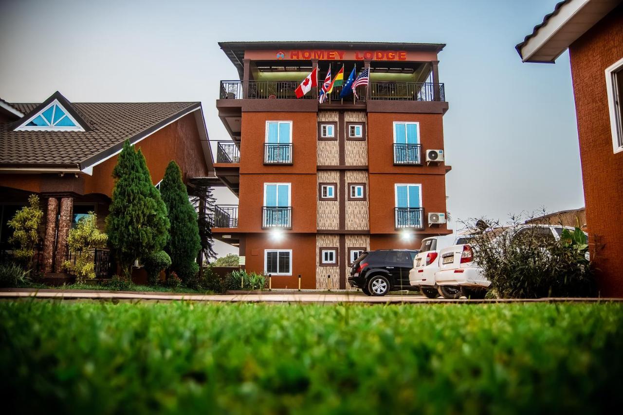 Homey Lodge Кумаси Экстерьер фото